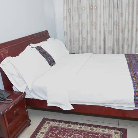 Random Park Hotel คิกาลี ภายนอก รูปภาพ