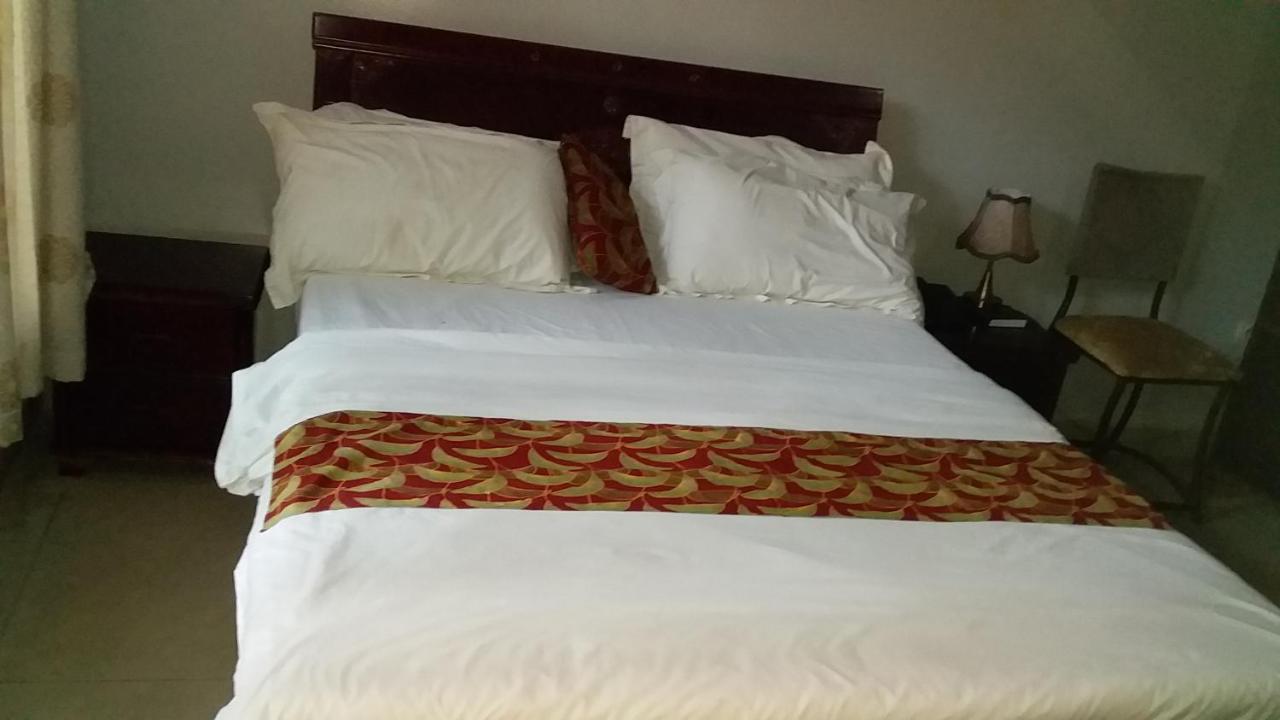 Random Park Hotel คิกาลี ภายนอก รูปภาพ